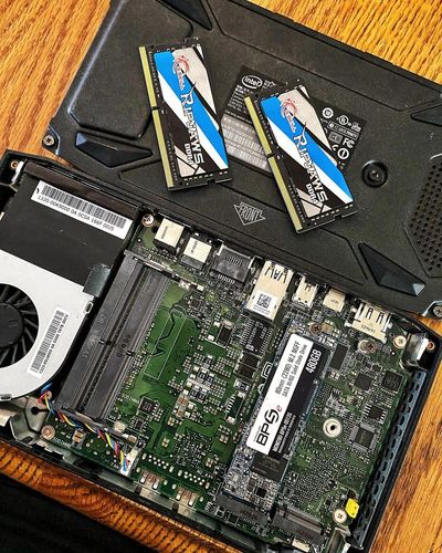 Intel NUC Skull Canyon